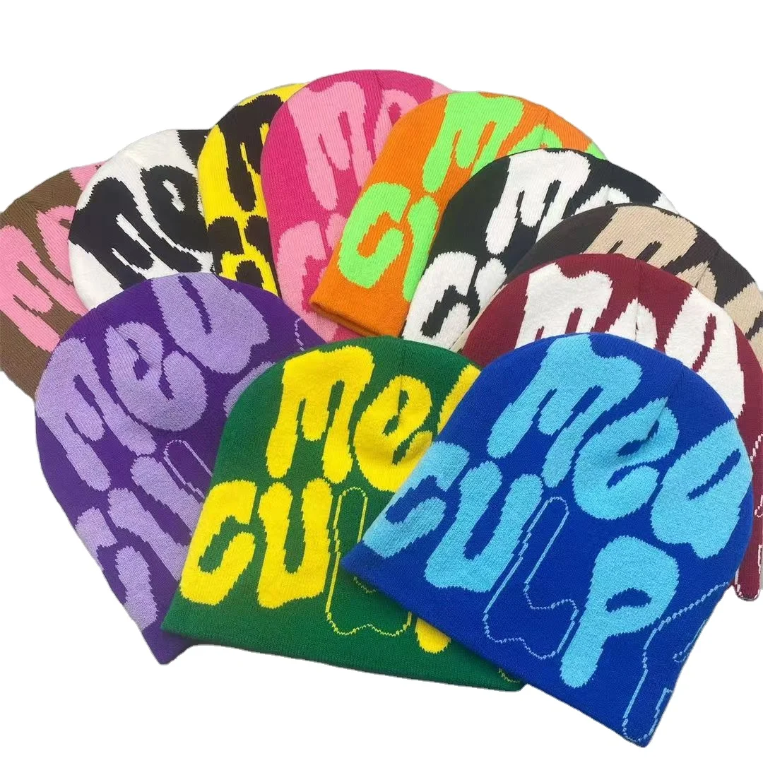 Шапка-бини с надписью