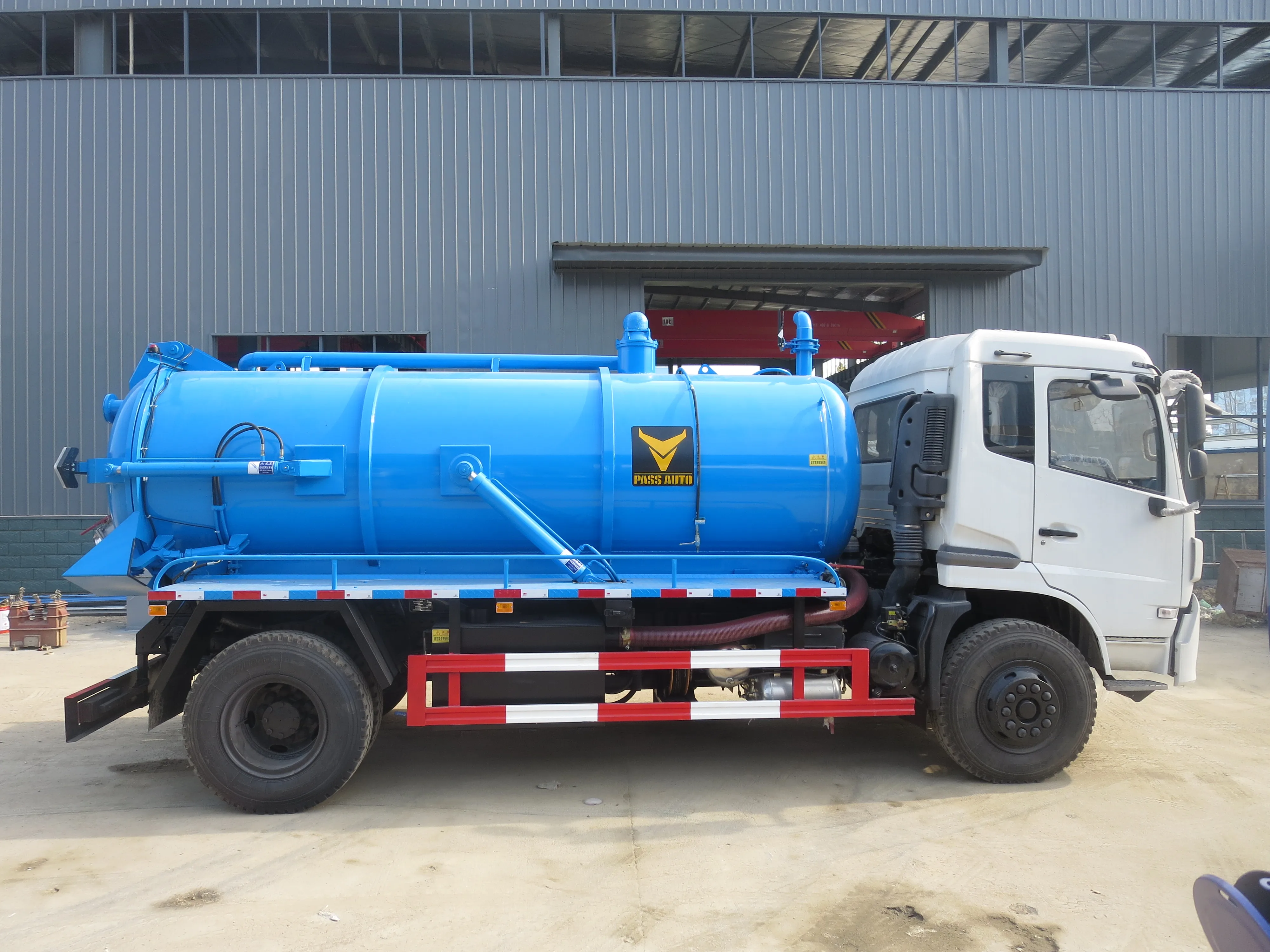 Hot Sales Sewer Septic Tanks 12Tons Vacuum Pump Sewage Tanker Truck