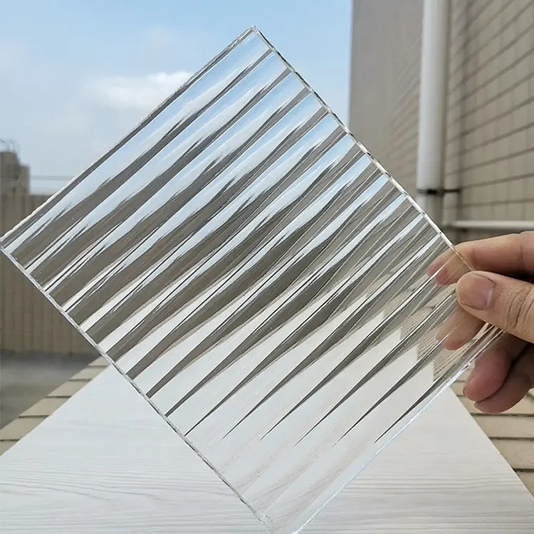 Decorative laminated glass consist of patterned glass and float glass