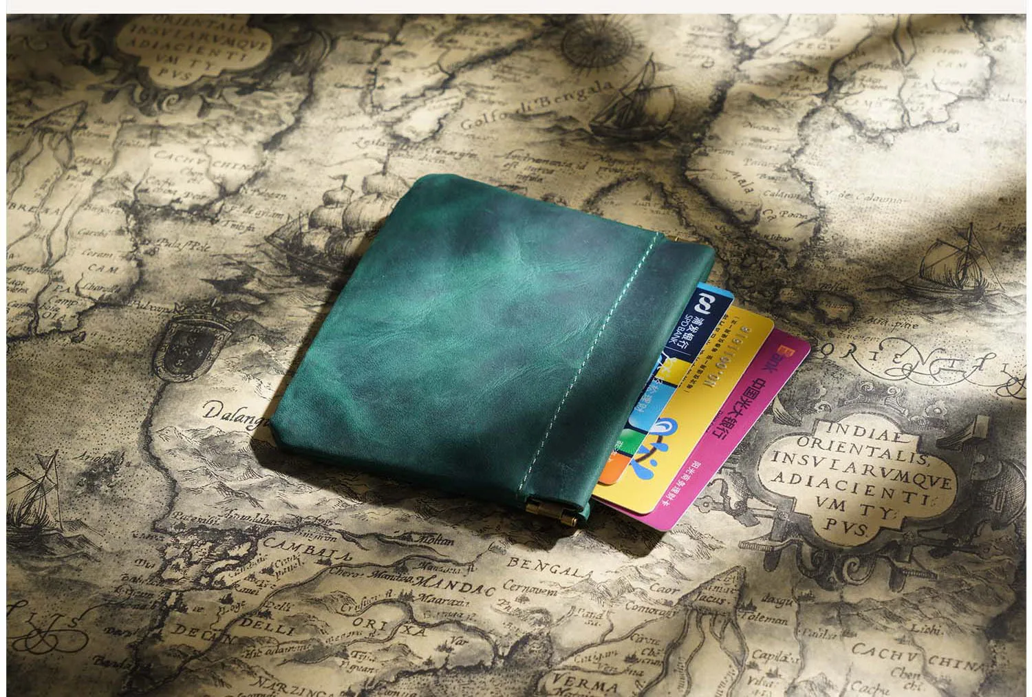 Full Grain Crazy Horse Leather Customized Engraved Logo Squeeze Coin Purse Pouch Change Holder For Women&Men