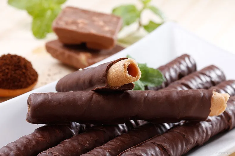 Automatic chocolate bathing and making machine price