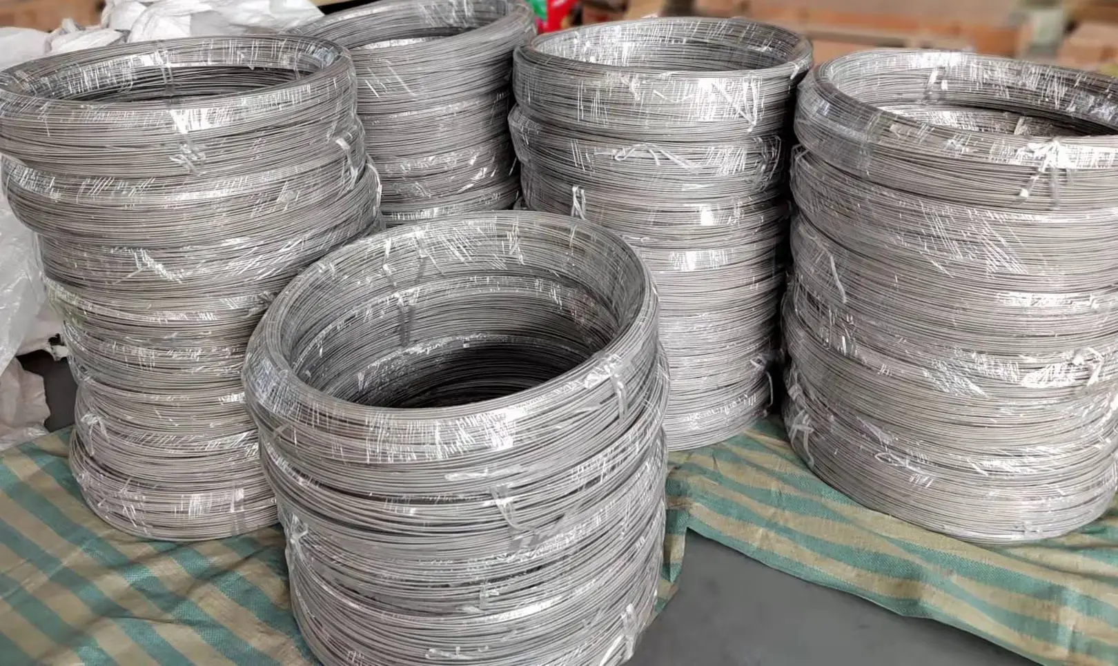 Hot Selling AWS A5.16 Titanium Welding Rod ERTi-1 ERTi-2 ERTi-3 ERTi-4 ERTi-5 ERTi-7 ERTi-9 ERTi-12 Alloy Titanium Welding Wire