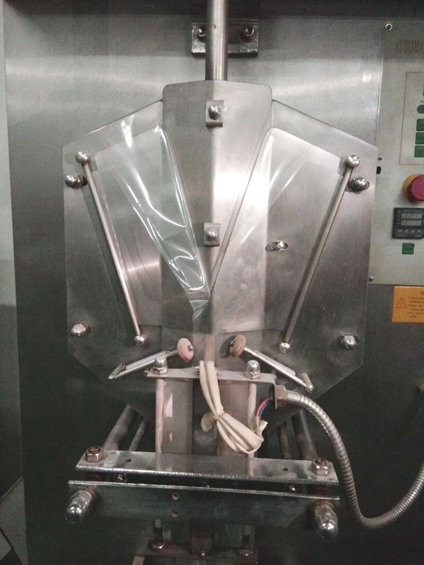 
HP-1000L Top efficient automatic tetrae pack packing machine 