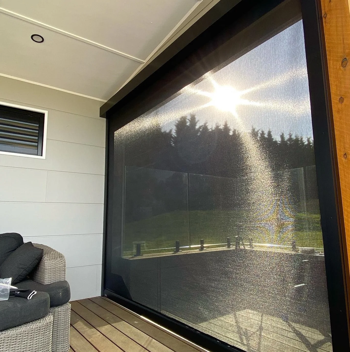 Manufacturer wholesales waterproof outdoor motorized roller blinds transparent windproof zip screen