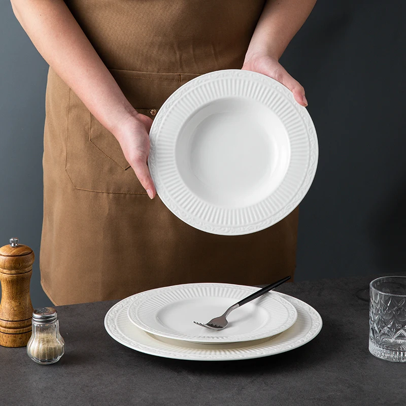 Wholesale Elegant Embossed Relief Round White Ceramic Dinner Plates Durable Porcelain Flatware Cutlery Set Plates for Restaurant