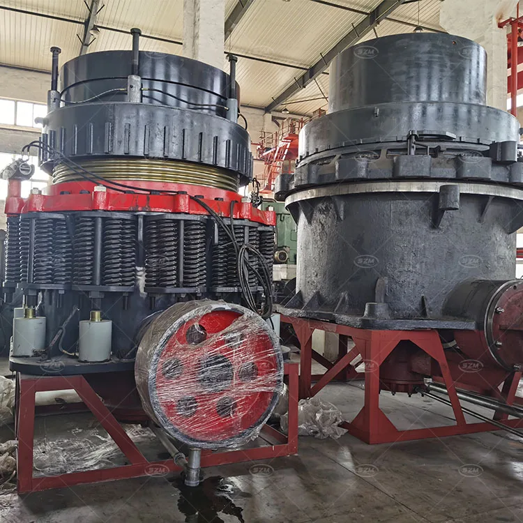 El mineral se abre con una trituradora de cono compuesta, una trituradora de cono de resorte de grava para la cantera.