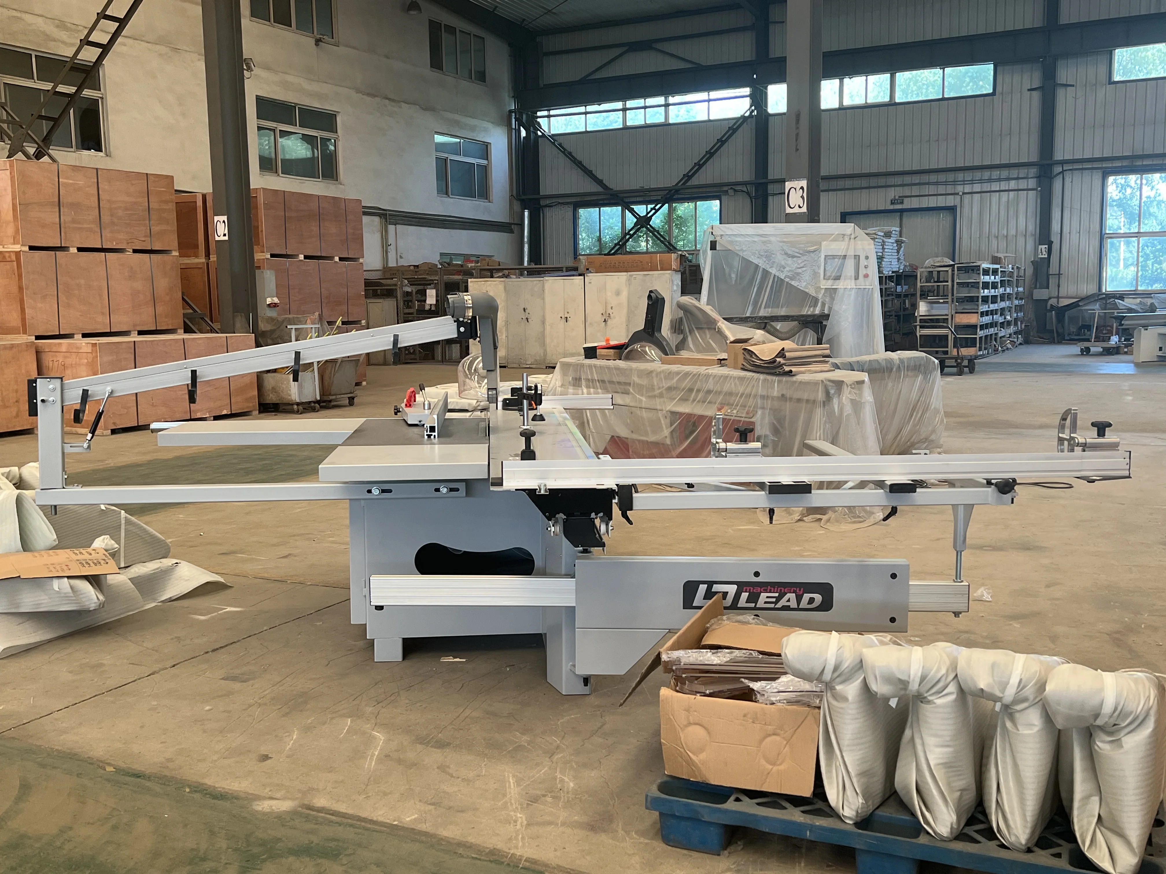 CE ISO Certification Sliding Cutting Saw Machinery Spot Goods