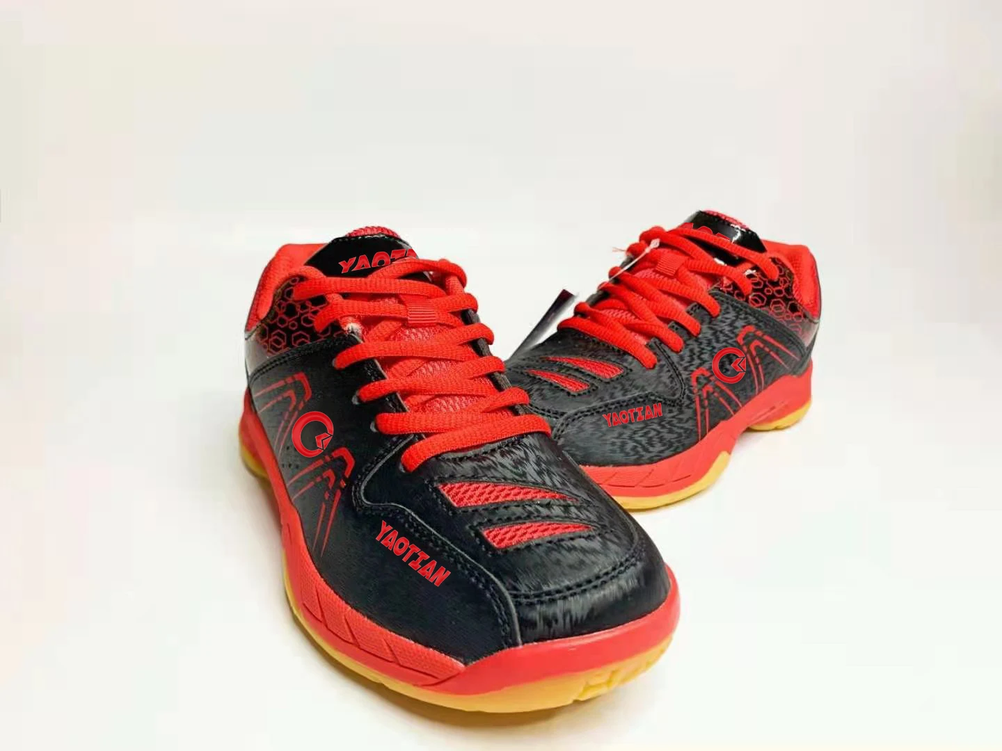 Cheapest badminton shoes,Red big space badminton shoes 2022 for play,custom made shoes for men or women,