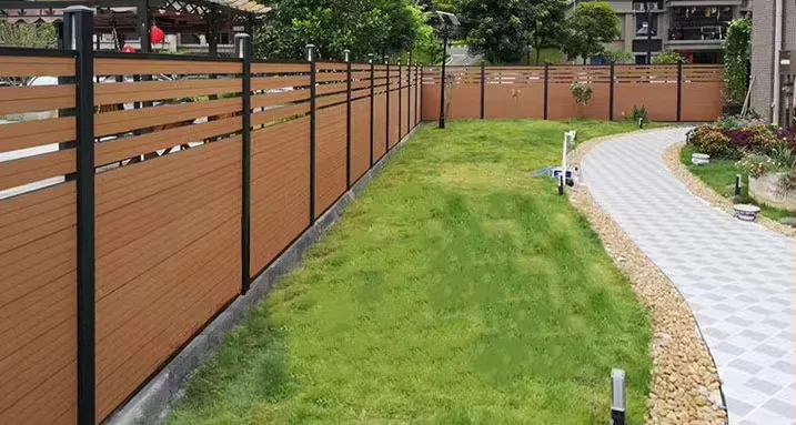 Waterproof And UV Resistant Garden WPC Panel Fence Easy Install Semi Closed Wood Plastic WPC Privacy Fencing Composite Fence