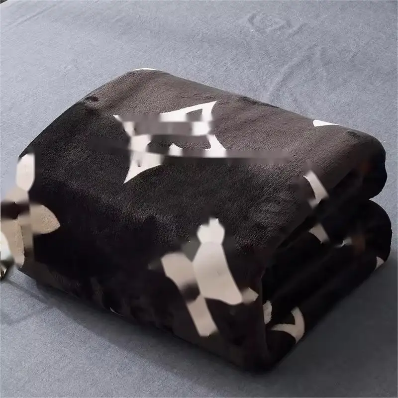 The Latest Sales Super Soft Warm Comfortable Bed Blanket Plush Sofa Coral Velvet Blanket Polyester Solid Wearable Blanket CN;ZHE