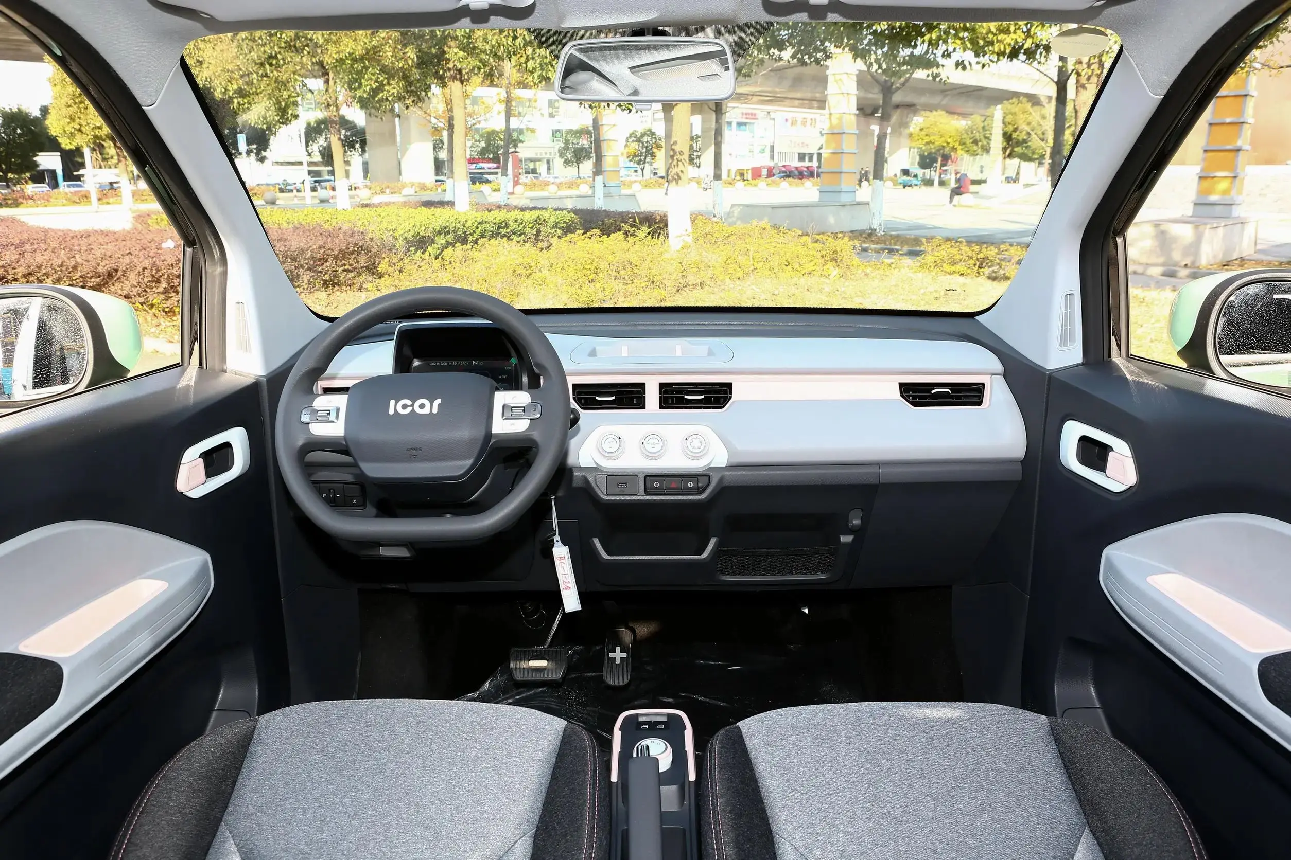 2024 цена мороженое Chery QQ Ev Mini 4 местный мини-ев для взрослых Подержанный автомобиль
