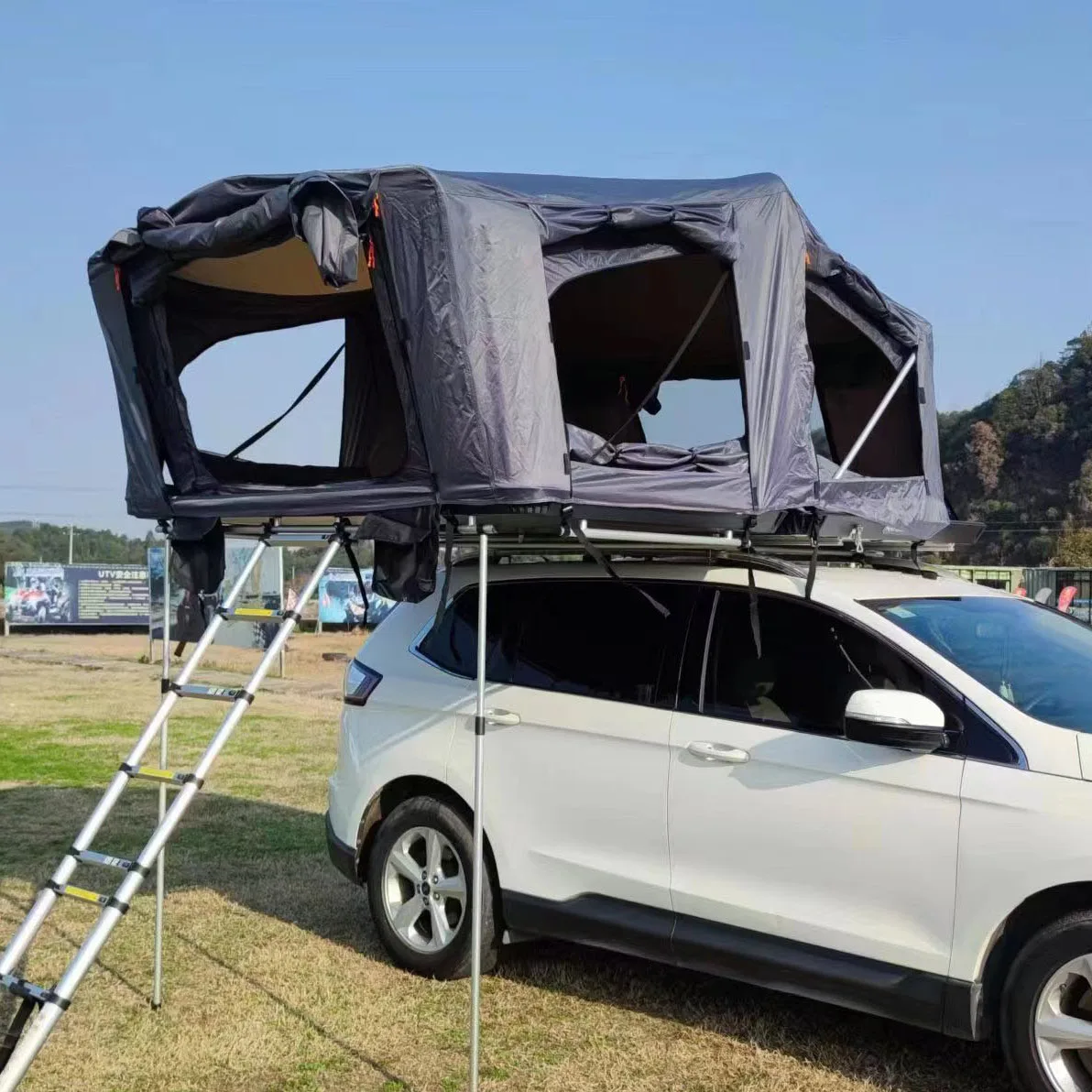 Outdoor 4 Person Waterproof 4x4 Off-road Travelling Foldable Car Camping hard Shell Roof Top Tent