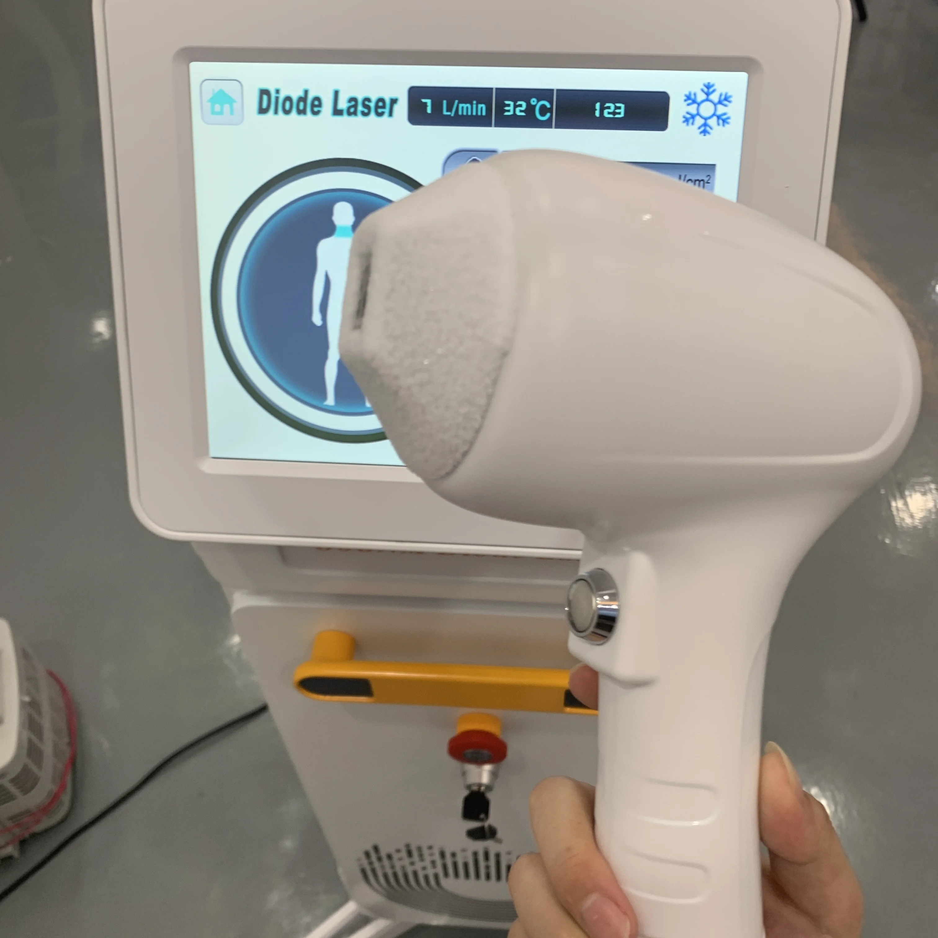 Newest Factory Hot Sell Professional Laser Epilator 810nm Diode Laser Hair Removal Body Whitening Machine