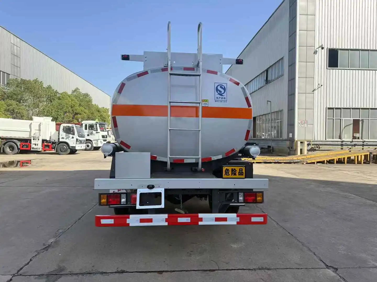 SHACMAN Refueling Truck Oil Tank Gasoline and Diesel Transportation Steel Oil Truck Inventory