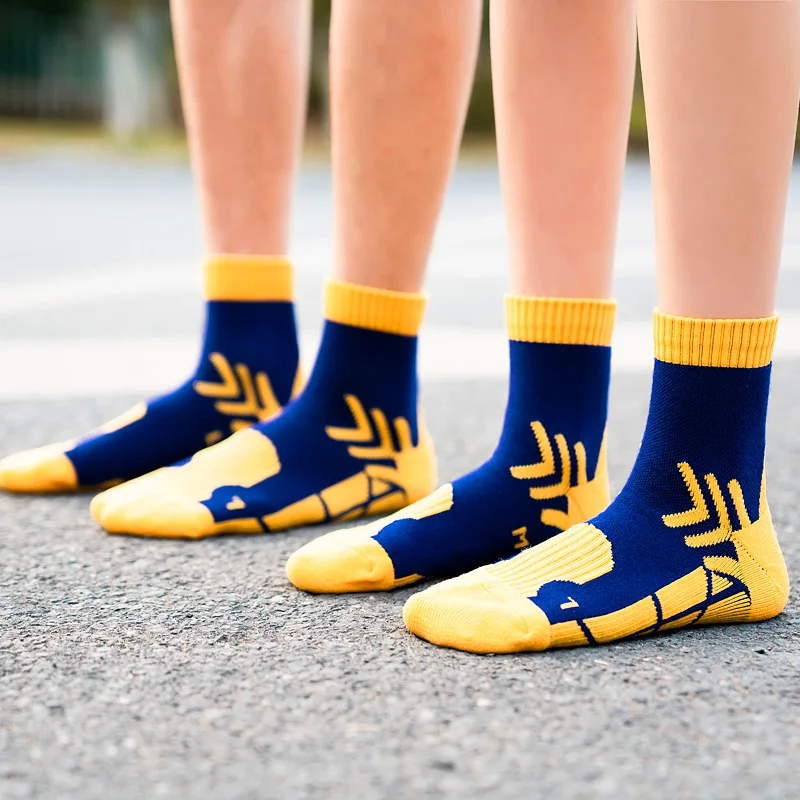 
Factory Wholesale Left And Right Foot Towel Bottom Basketball Socks Combed Cotton Padded Terry Running Marathon Socks 