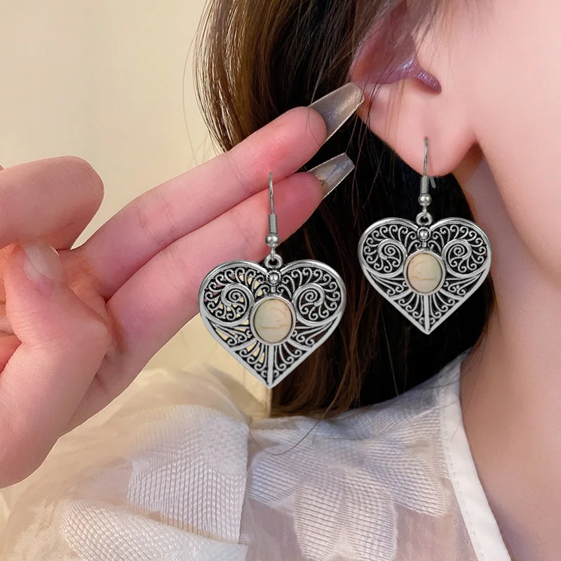 Wholesale Fashion Jewelry Elegant Solid 925 Sterling Silver Love Heart Turquoise Gem Earrings for Women Gift