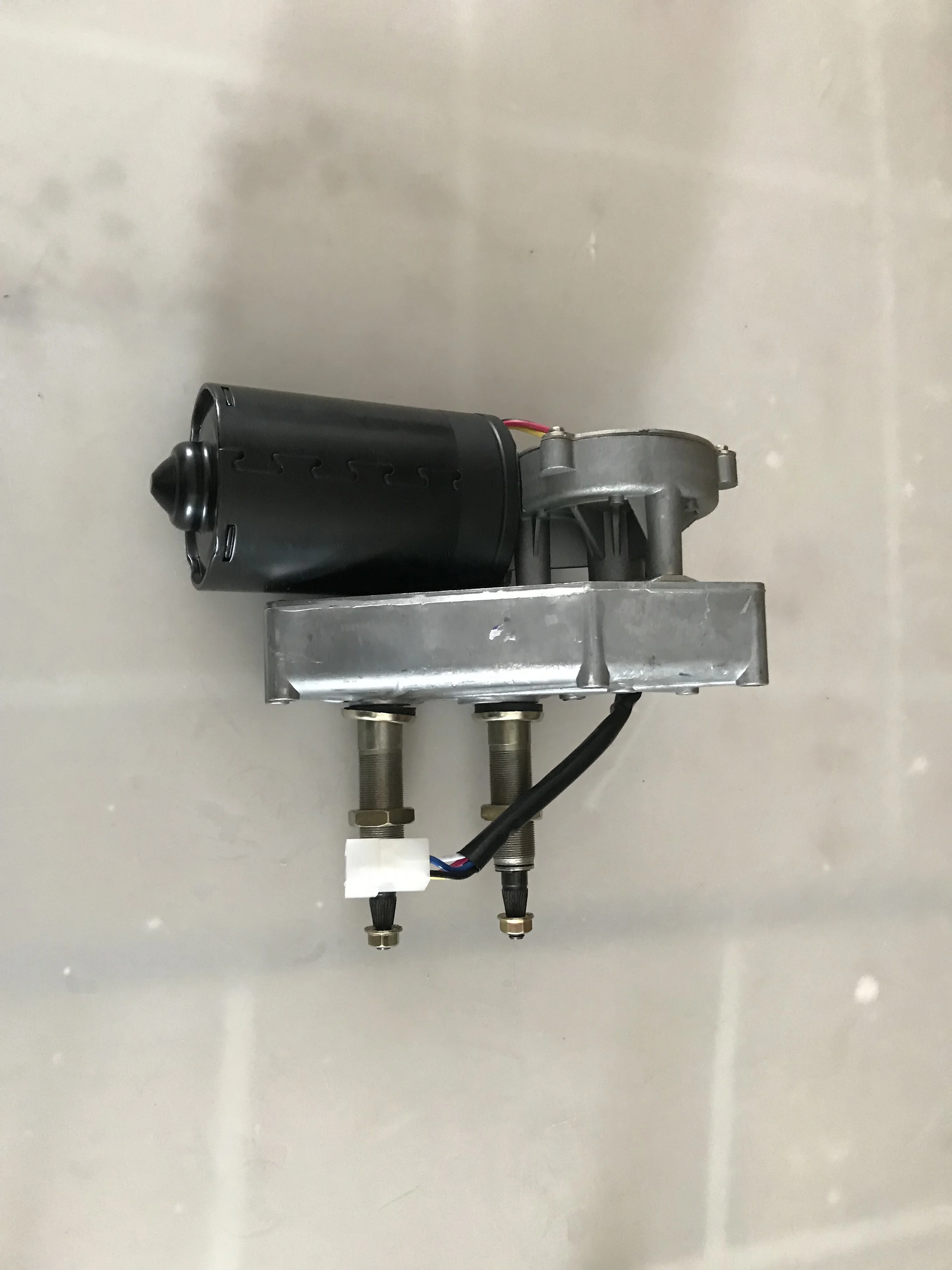 WIPER MOTOR W/BRACKET 80W 24V/12V bus parts city bus bus wiper blade HC-B-48027