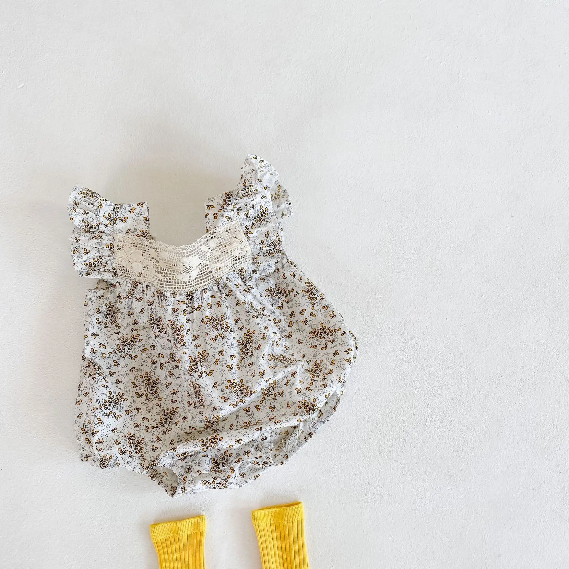 Summer baby jumpsuit female baby backless small leaves lace flying sleeves romper triangle romper romper