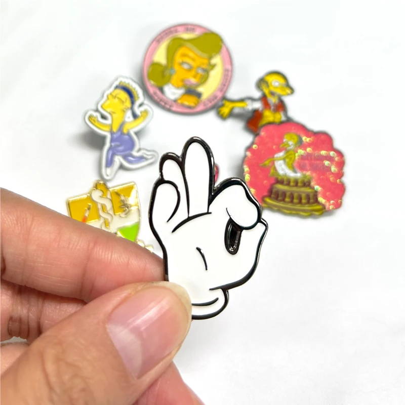 Fashion design 2024 new product one piece anime marvel play french gold safety pin pointer jewelry metal badge