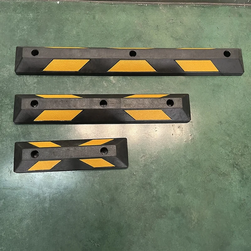900*150*100mm New Arrive Heavy Duty Reflective Rubber Positioner Car Tire Stop Parking Wheel Stopper