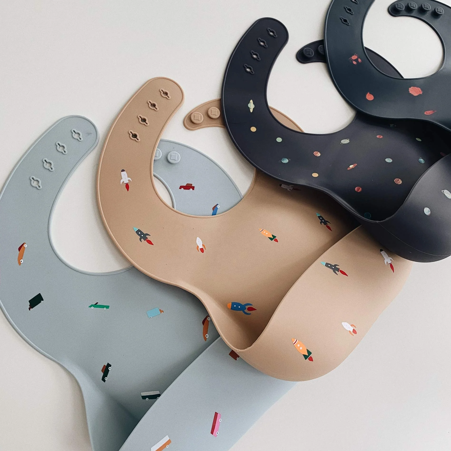 Hot Selling Silicone Baby Bib Adjustable Sizes Toddler Bibs BPA Free Food Grade Soft Waterproof Silicone Baby Bib