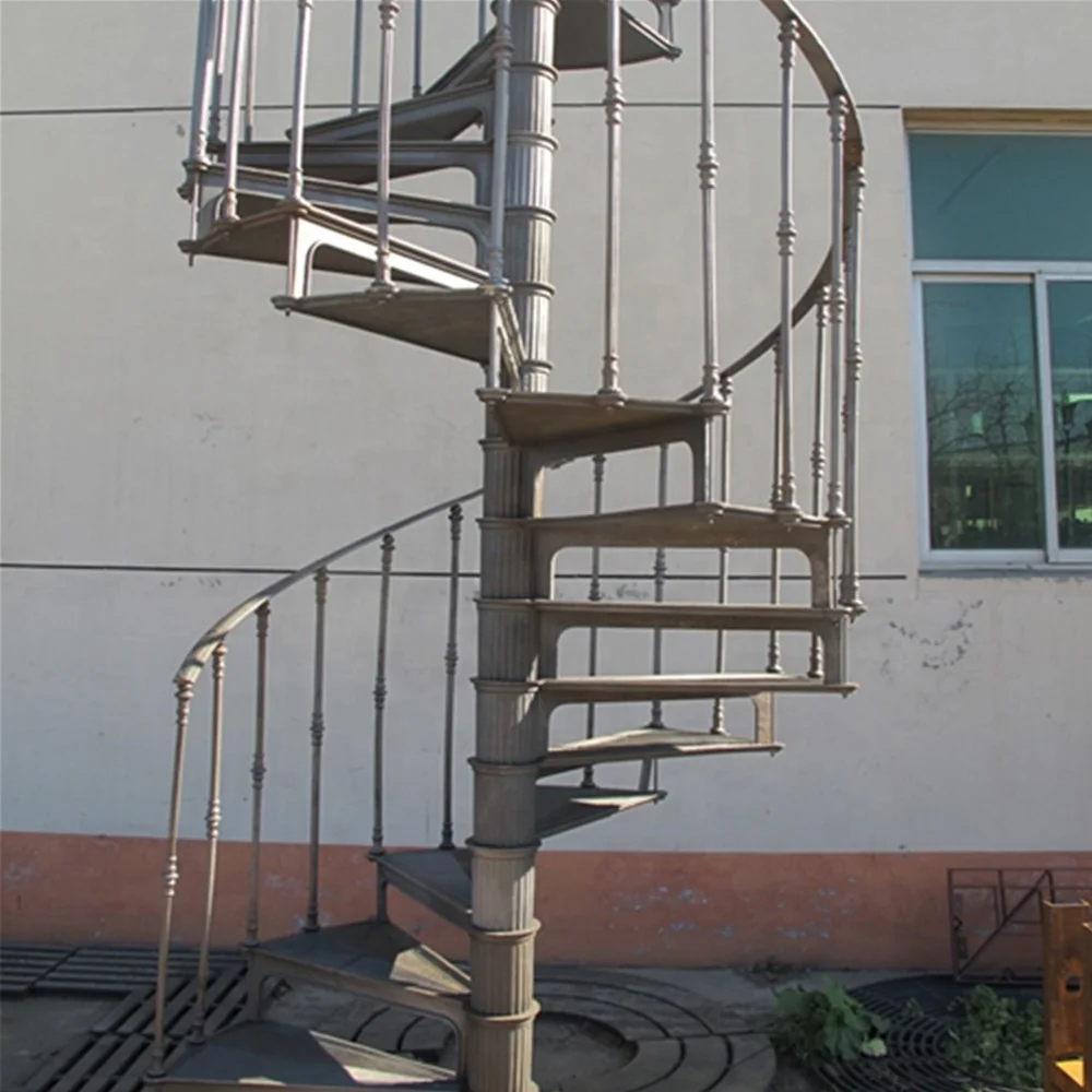 Кованая лестница художественная железная винтовая