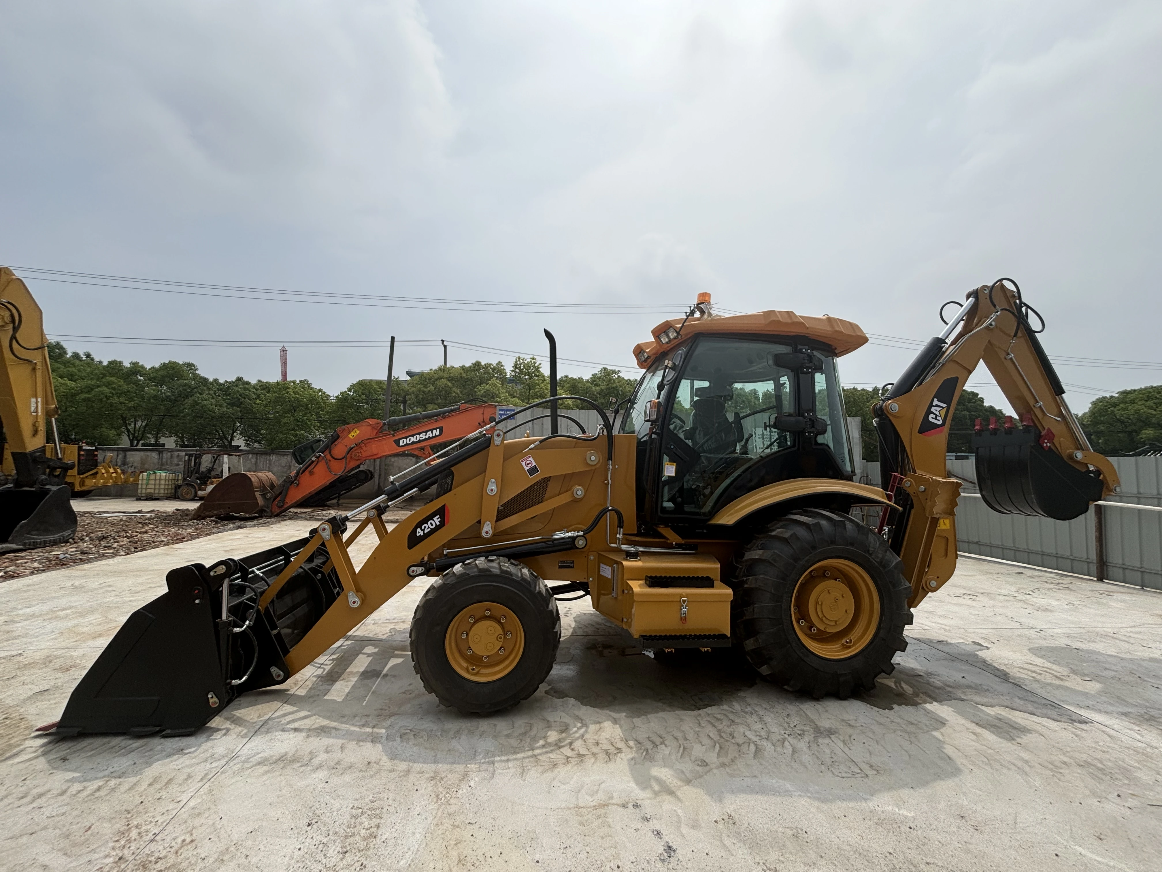 High Quality 4x4 Caterpillar Good Sale Cat 420f Backhoe Loader With H-shaped Stand