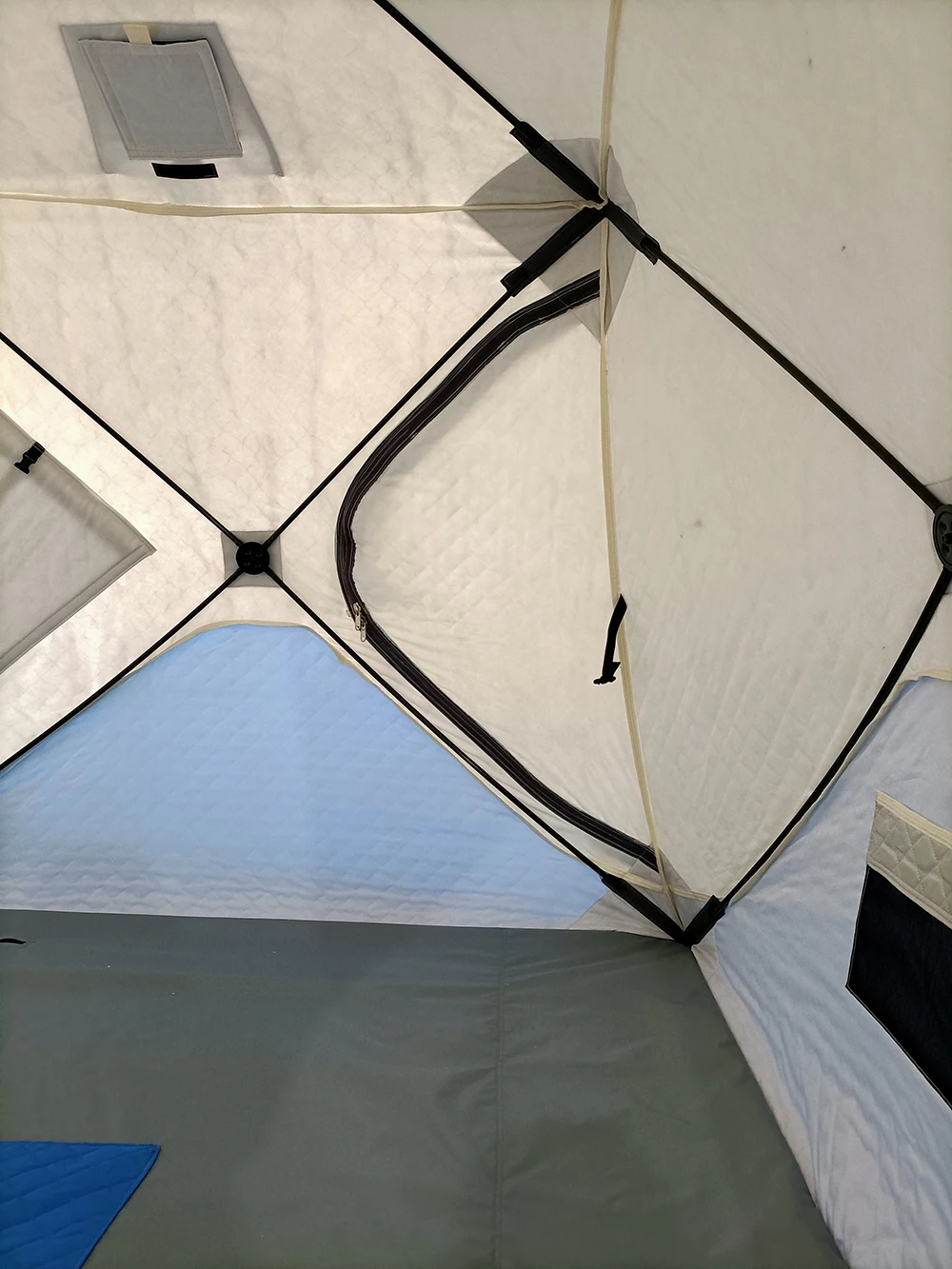 2 Person Ice Fishing Shelter Pop-Up Portable Insulated Tent Waterproof Oxford Polyester Fabric with