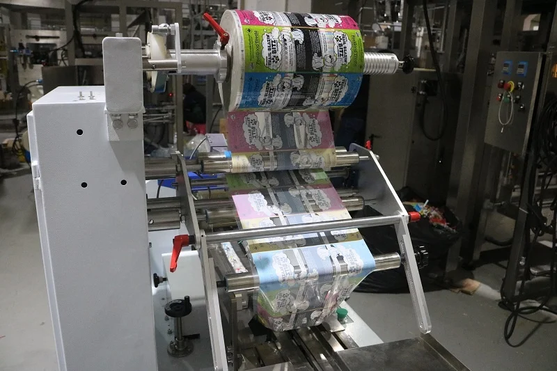 China Supplier Automatic Candy Granular Flow Horizontal Wrapping Packaging Machine For Hard Candy
