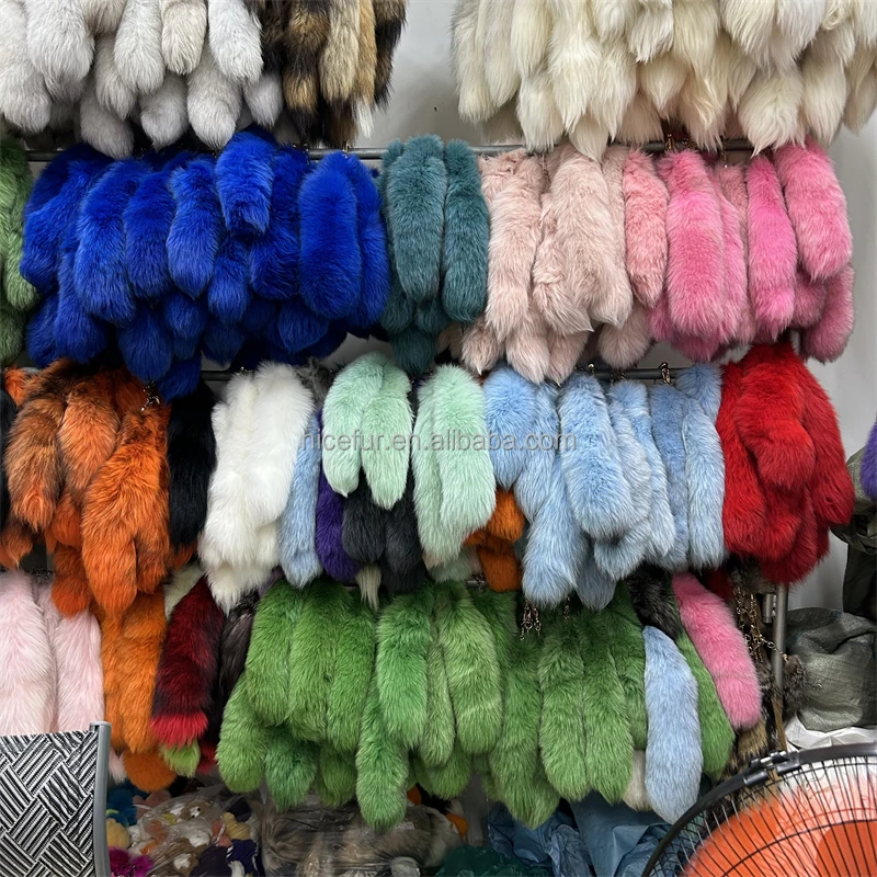 Китайский завод поставляет пушистый крашеный Лисий меховой хвост для пользовательских брелок украшения серебряного лисьего хвоста