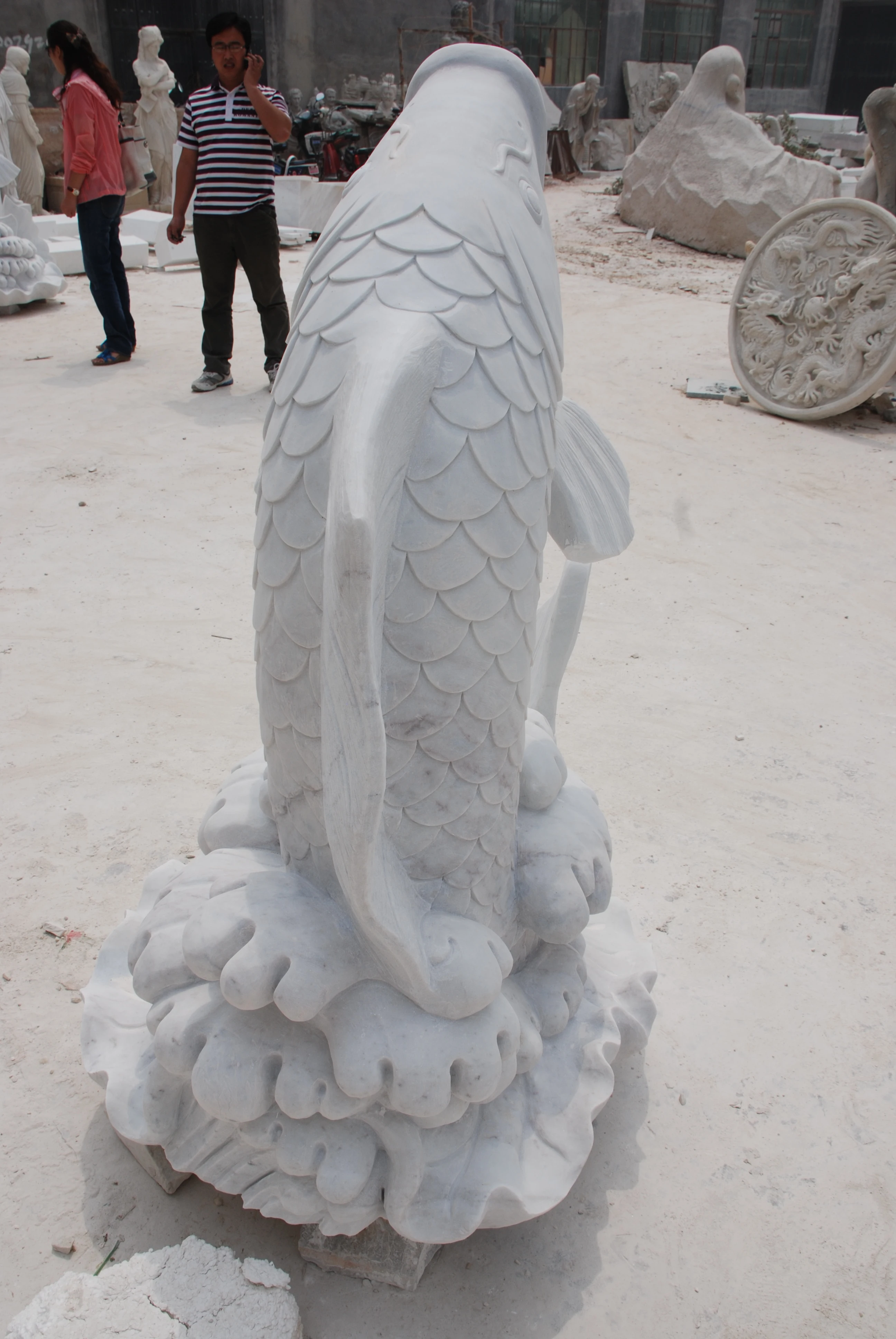 Factory hot selling handmade customized high-quality marble sculpture garden simple style white marble dolphin sculpture