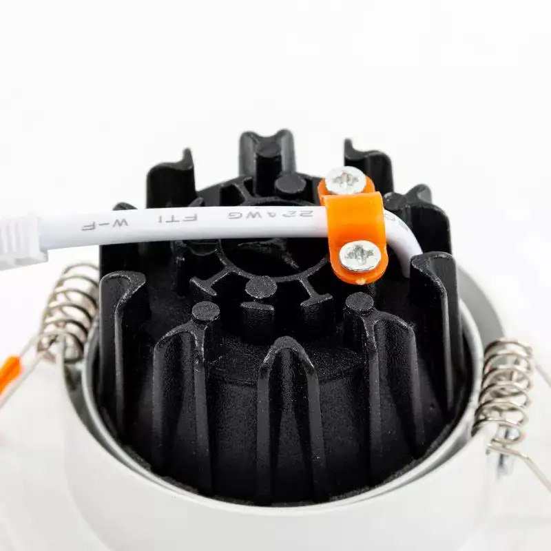 Customized professional good price of dimmable white decoration mini small indoor led spot light