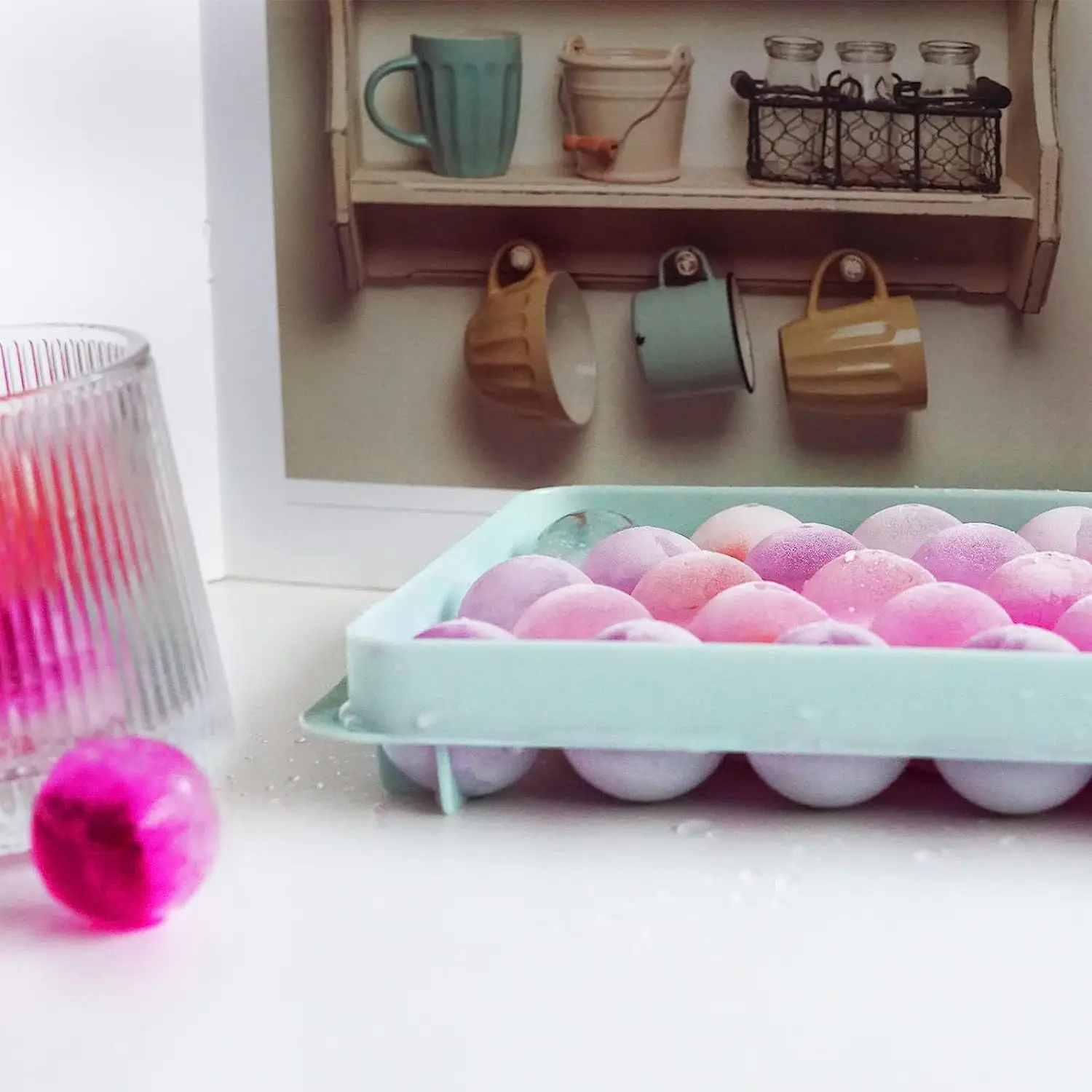 Round ball with lid household plastic ice cube mold ice box