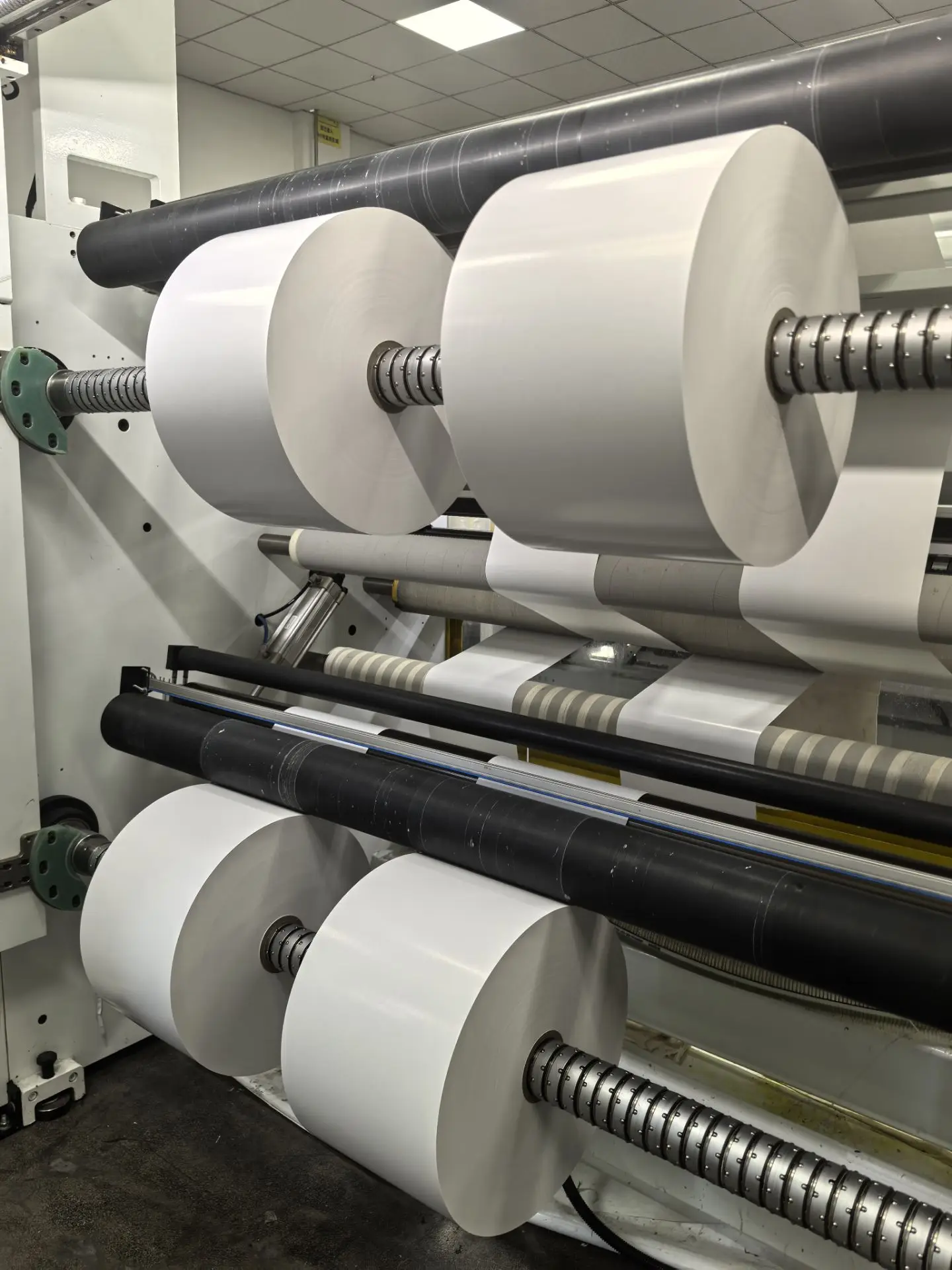 Factory Price 75um Synthetic BOPP White Label Material Polypropylene Sticker Self Adhesive PP Blood tracking Labels