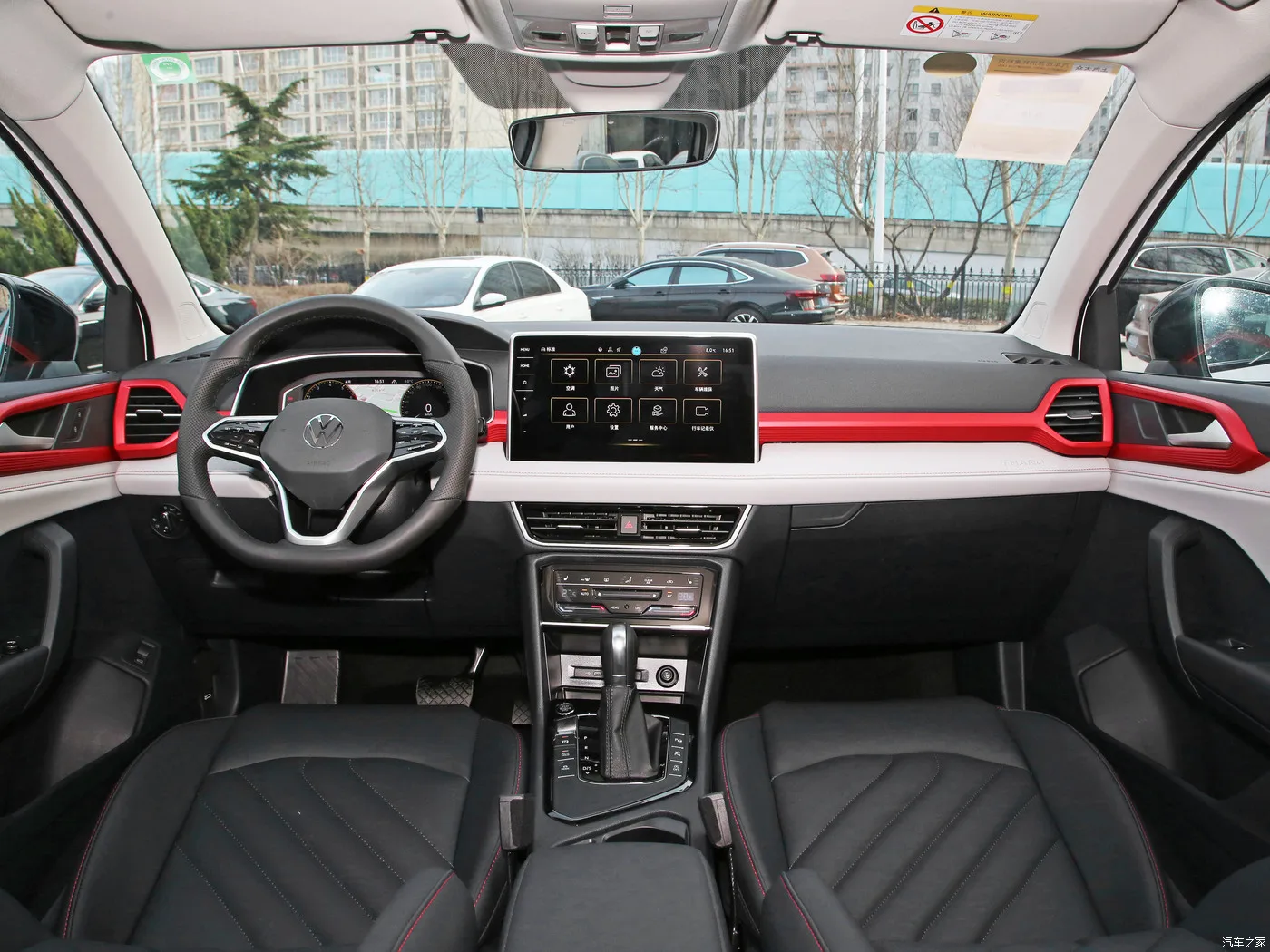 Cheap used gasoline car 2023 Volkswagen Tharu 330TSI Luxury 2WD Petrol Vehicle Compact SUV Automobiles made in china