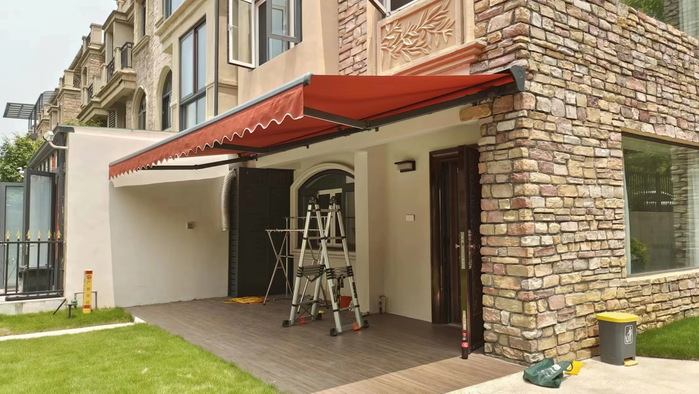 Custom Outdoor Patio Electric Control Awning Retractable Bend Arm Full Box Aluminum Retractable Waterproof Awning