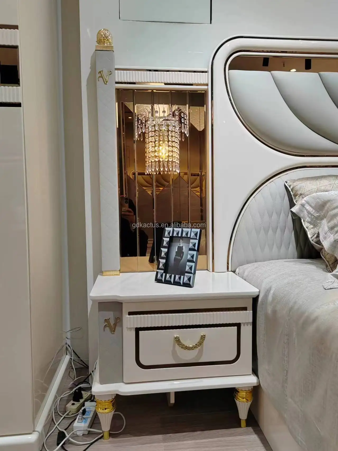 2024 new luxury modern mirrored beautiful romantic elegant king size bedroom furniture set high gloss beige bedroom sets