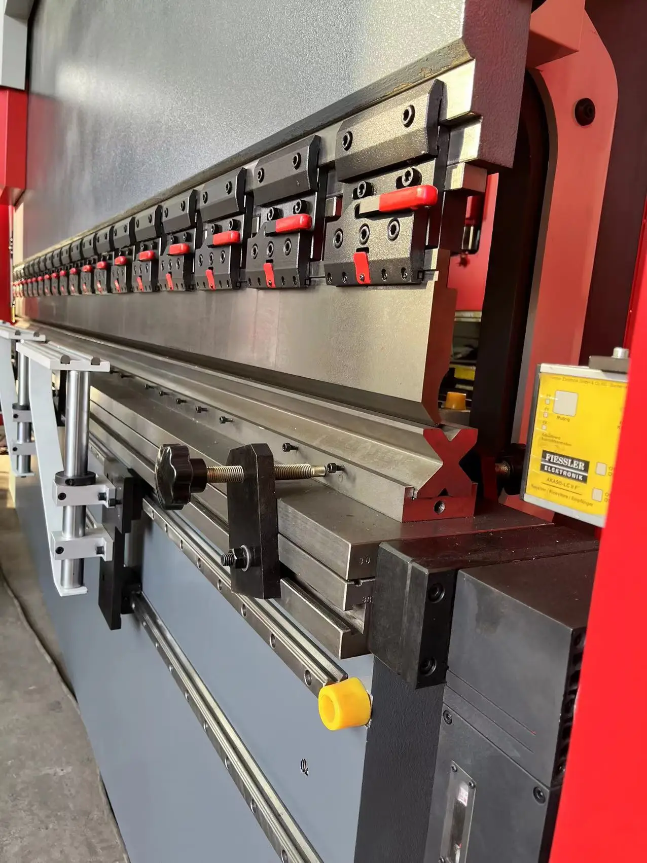 MAVO Brand 220T4000 CNC Hydraulic Press Brake Price with DA53T CNC system 5 axis
