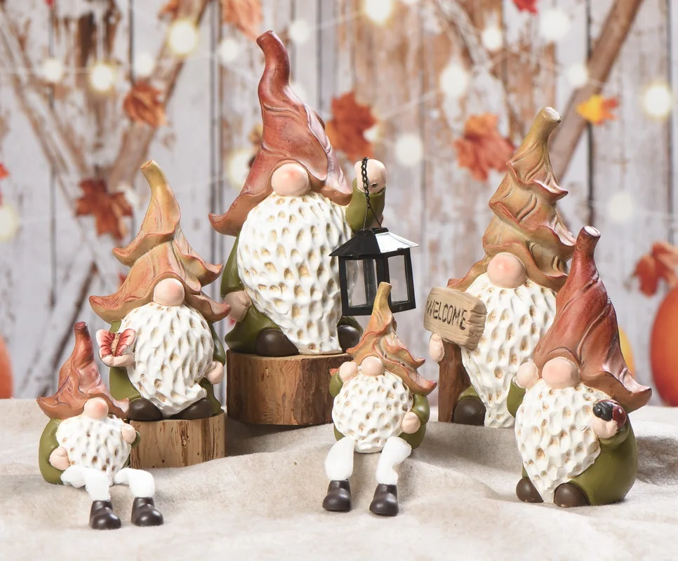 Wholesale custom garden outdoor decor dwarf resin craft garden gnome sculpture with LED light garden decoration ornaments