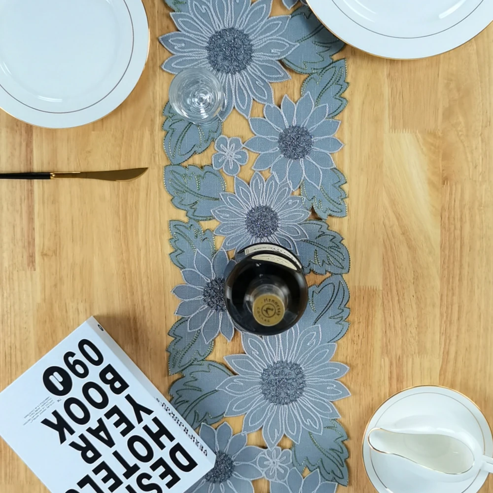 Elegant Hot Sale High-Quality Home Decoration  Christmas Cut Work Embroidered Table Runner