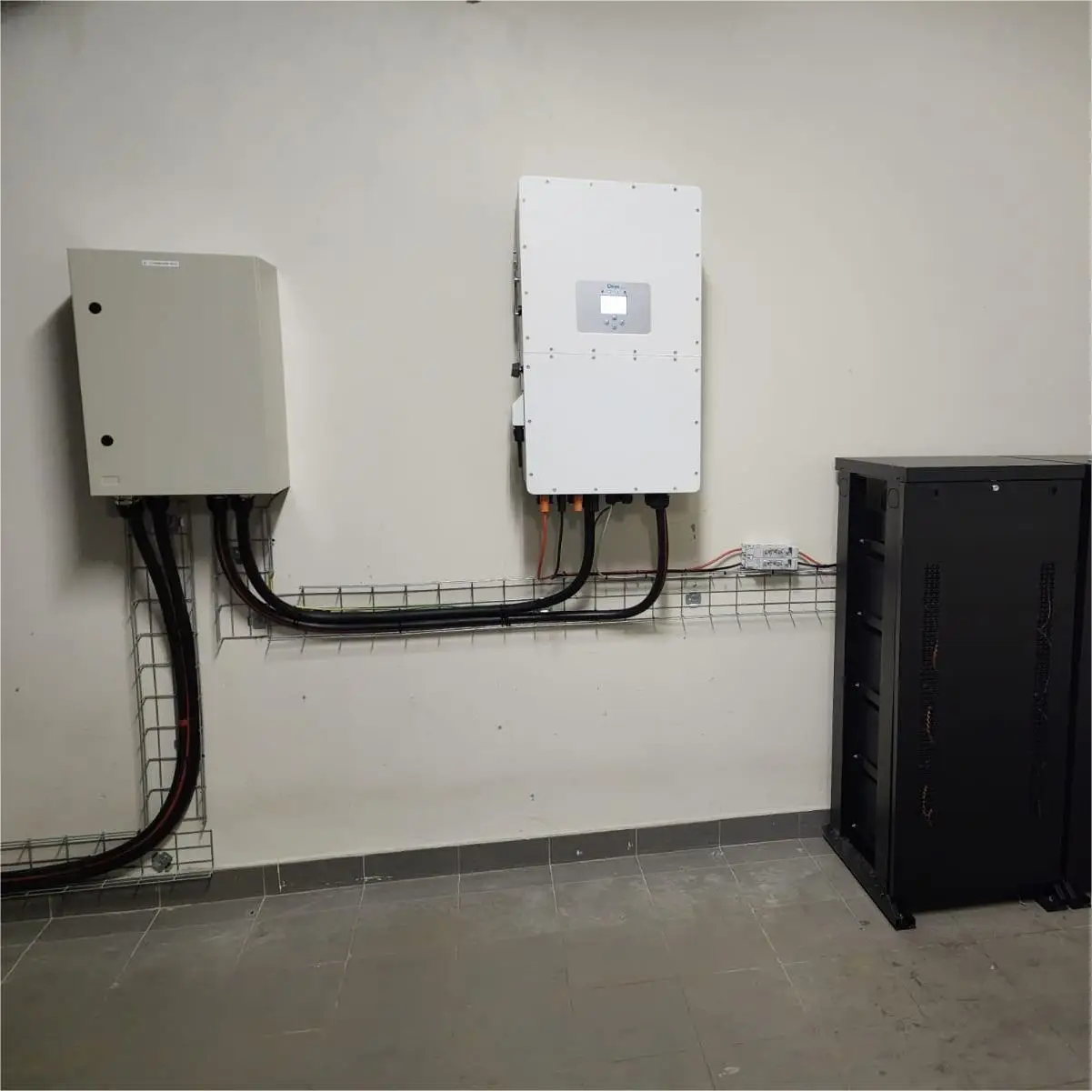 Technology Leadership High Voltage Deye Solar Hybrid Inverter SUN-29.9K-SG01HP3-EU-BM3 3 Phase Solar Panel Systems 30KW-50KW