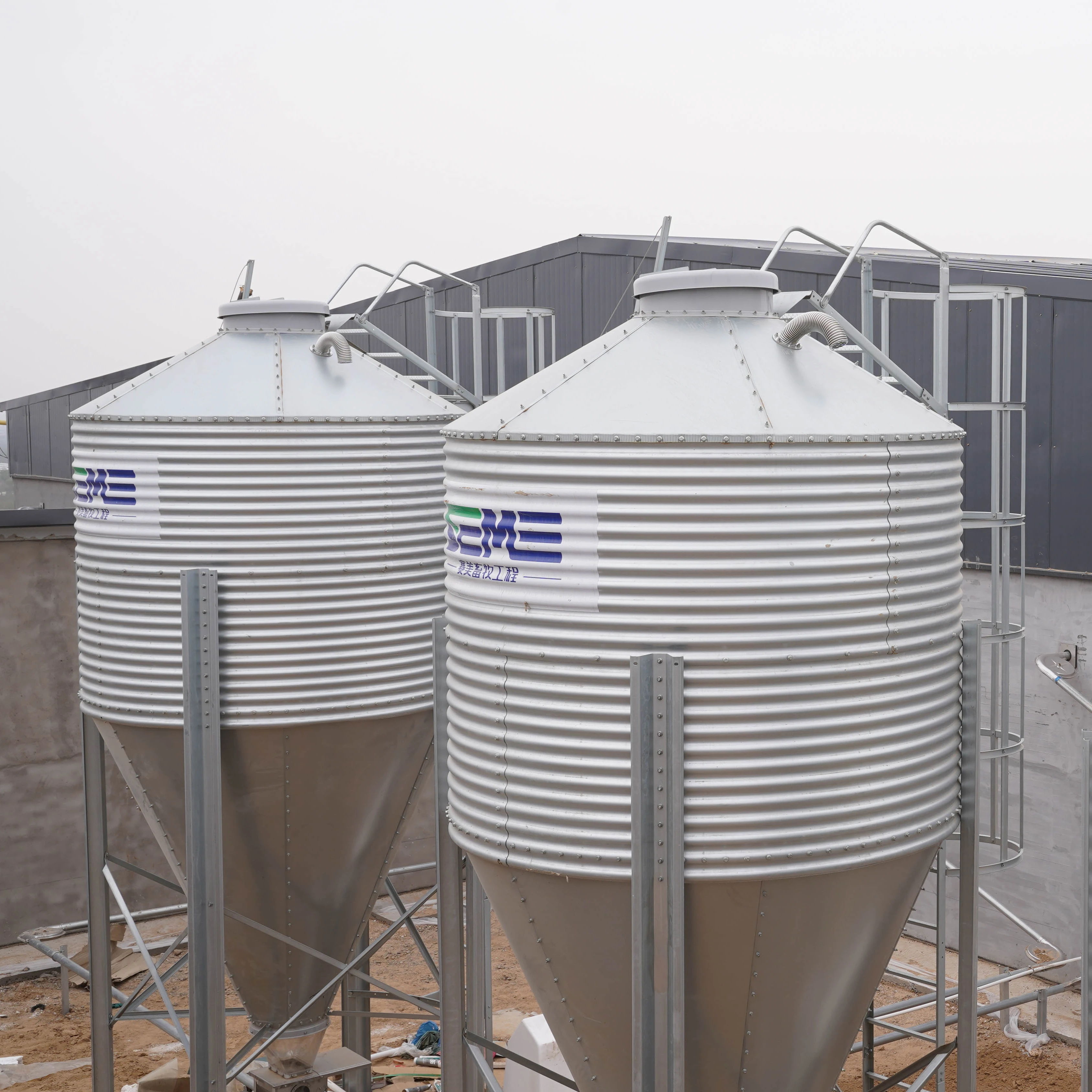 Кормовой корм для других животных и оборудование для домашнего скота, силос для корма свиней, система автоматического кормления для свиней, цыплят на ферме