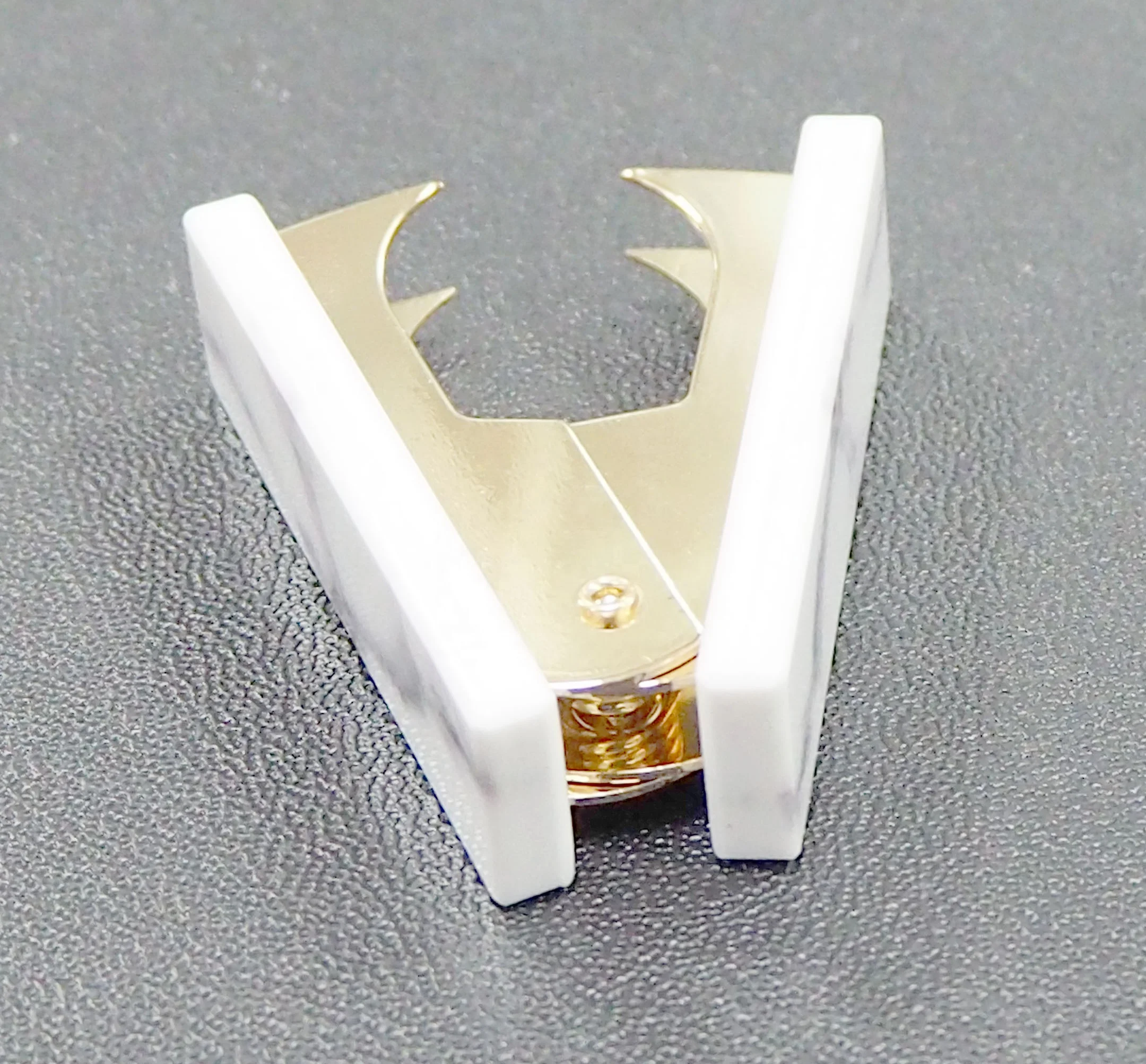 Портативные мраморные золотые штапельные принадлежности для удаления канцелярских принадлежностей