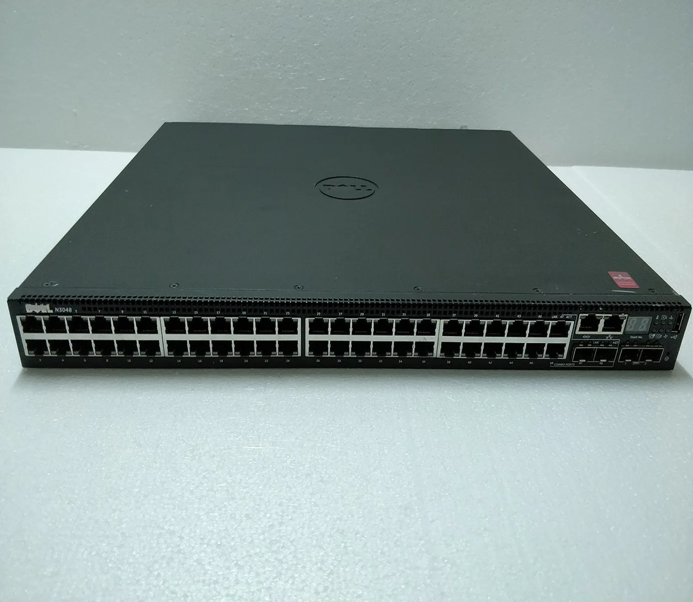 N3048 48 48x1G RJ45 и 2x10G SFP + управляемый переключатель L3 с одним источником питания