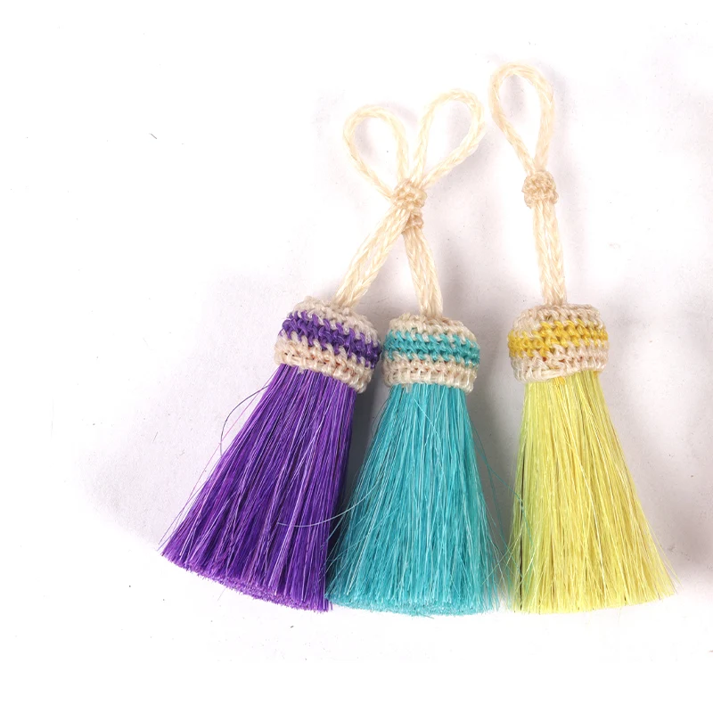 Handmade natural black white brown grey color 5-15cm horse tassels and keychains made of horse hair for sale