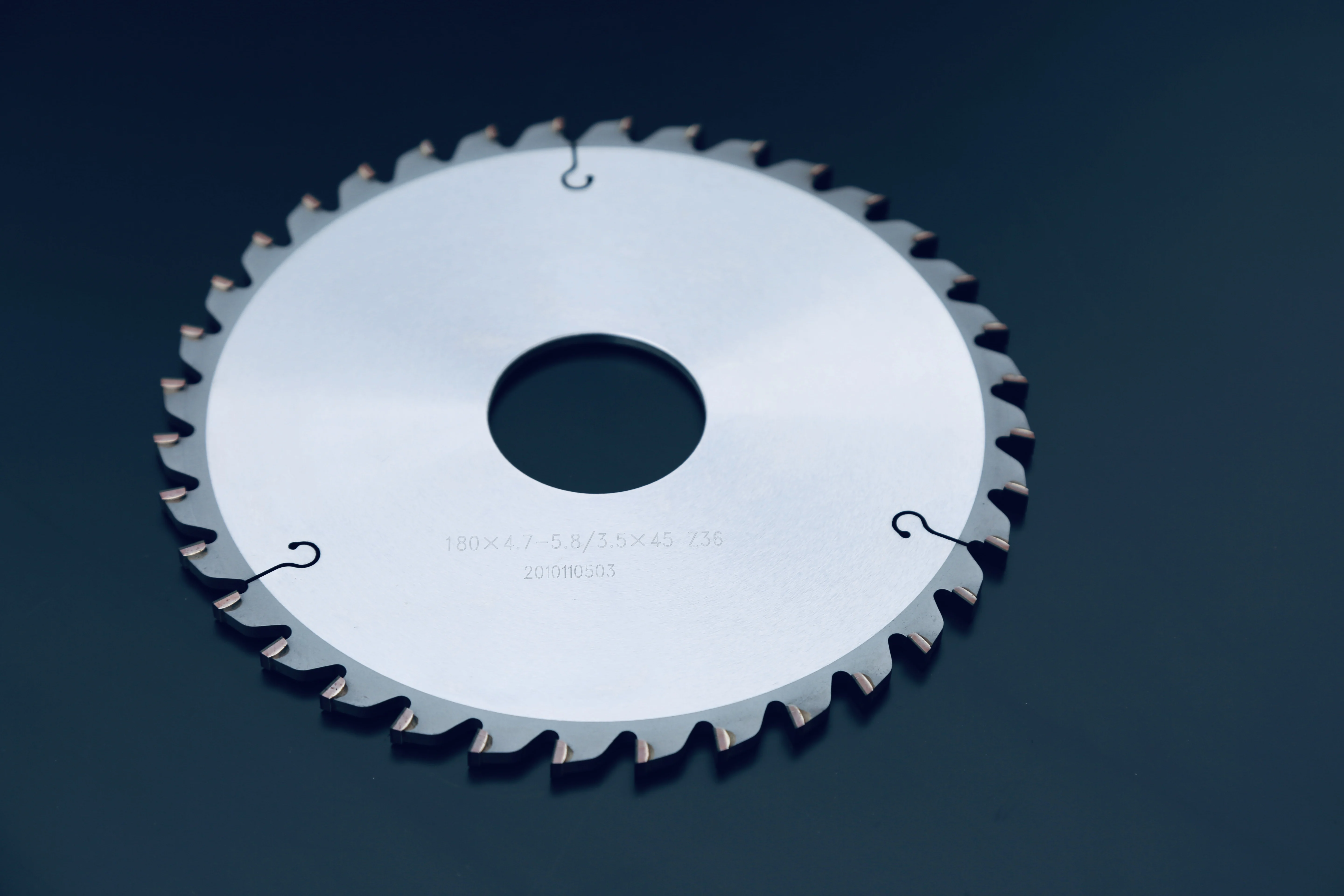  High Quality PCD/Diamond DP tipped Circular Saw Blade For Wood Chipboard MDF HDF Fibre