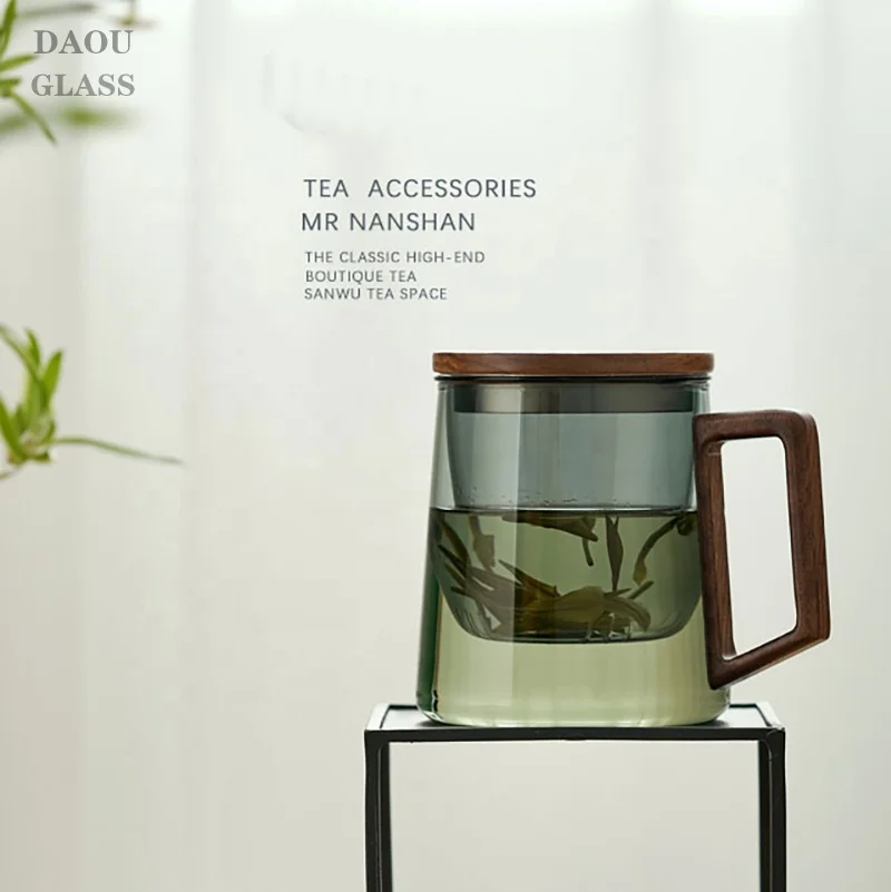 Popular personalized conical Clear Grey  glass tea cups come with strainers and solid wood LIDS and handles 400ml
