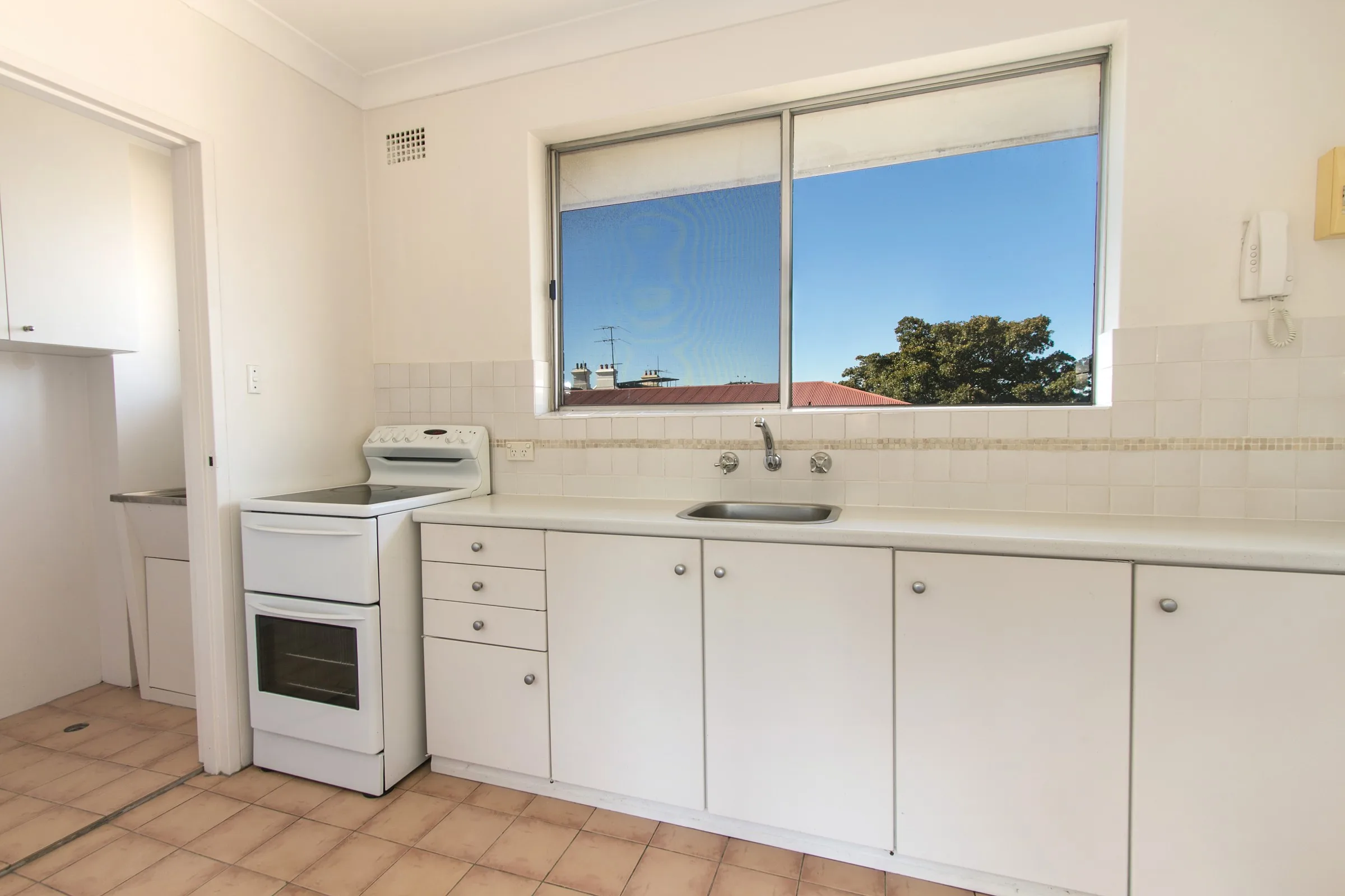 Heat Insulation Customized Resistant Hurricane Aluminum Sliding doors and windows aluminium window shades windows