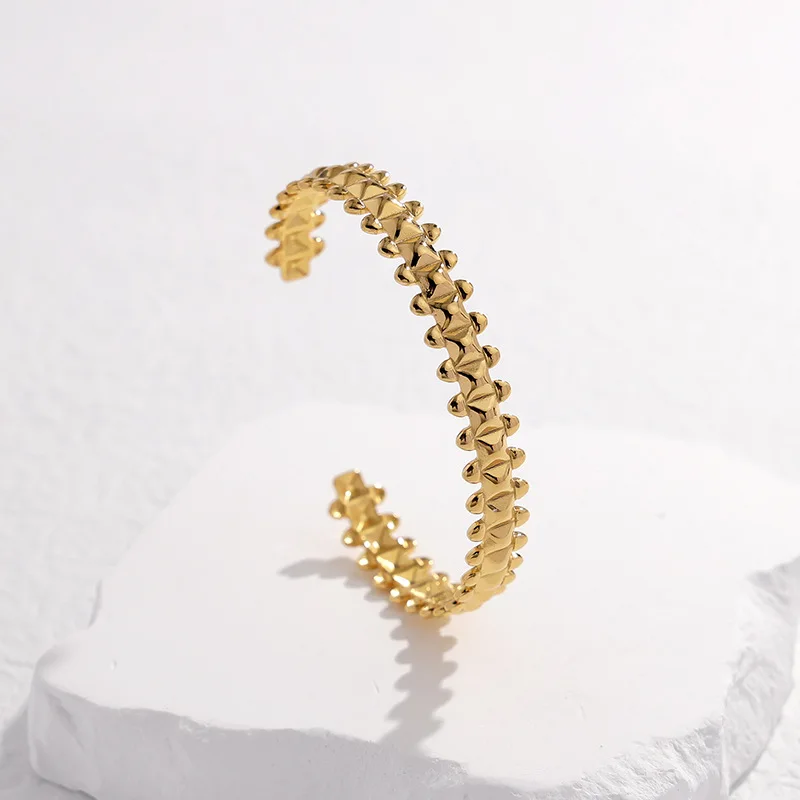 B074-023 Halo trendy new design women stainless steel jewelry open  size 18k gold plated spike metal bangle