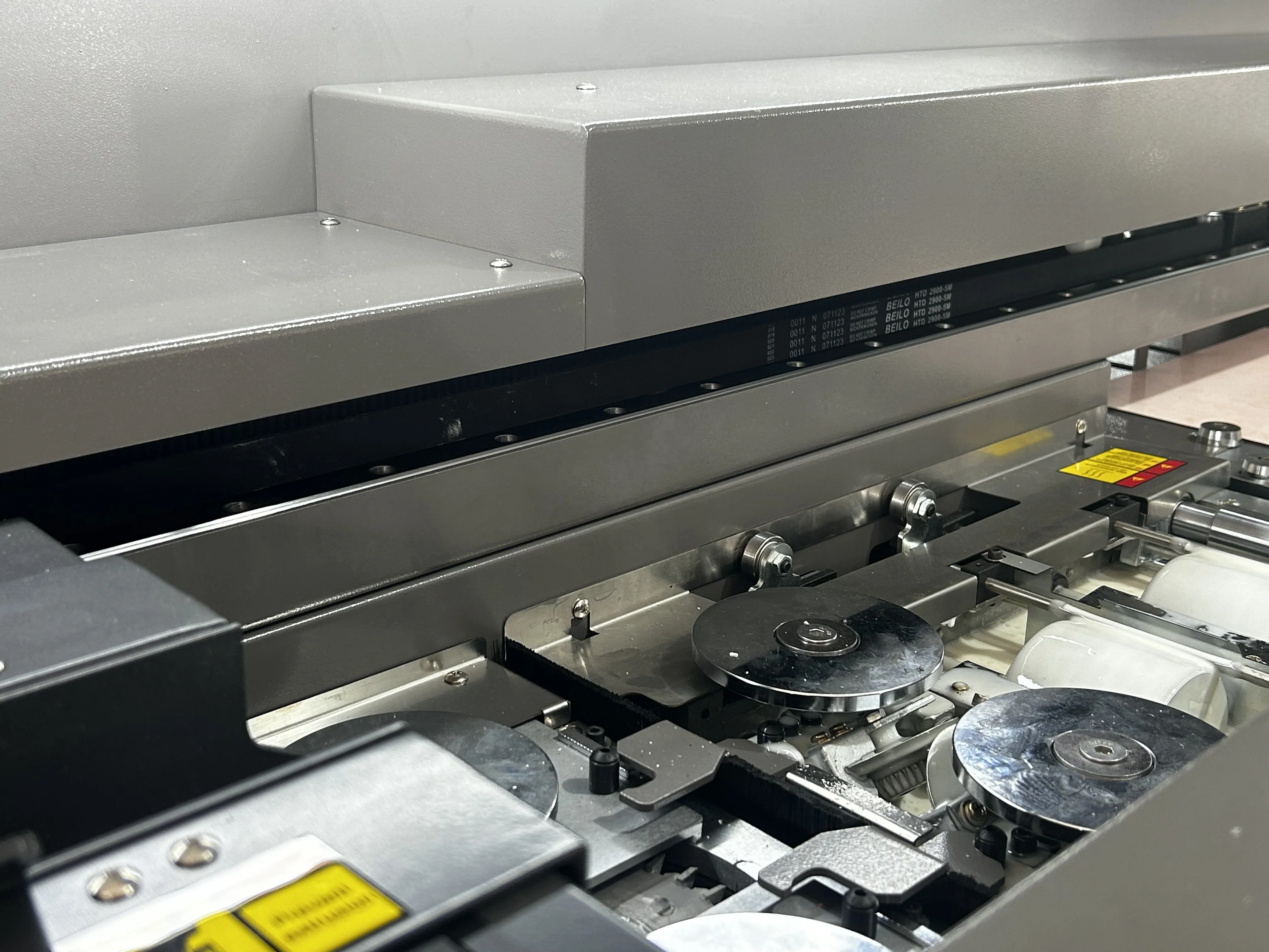 A3 Frequency conversion intelligent perfect glue binding machine FRONT H300